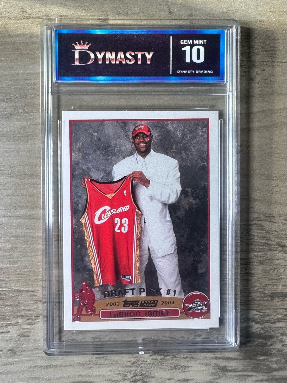 LeBron James Rookie Gem Mint 10 2003 Topps #221 Novelty Basketball Card.